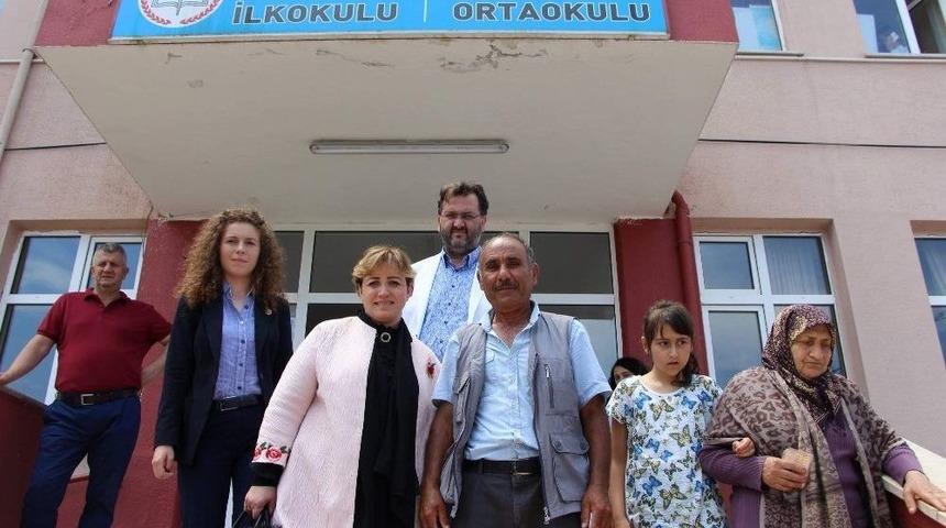 İ&ccedil;işleri Bakanı S&uuml;leyman Soylu&rsquo;nun Eşi Hamdiye Soylu Oyunu Trabzon&rsquo;da Kullandı