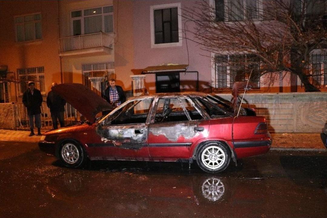 Konya&rsquo;da Park Halindeki Otomobil Kundaklandı