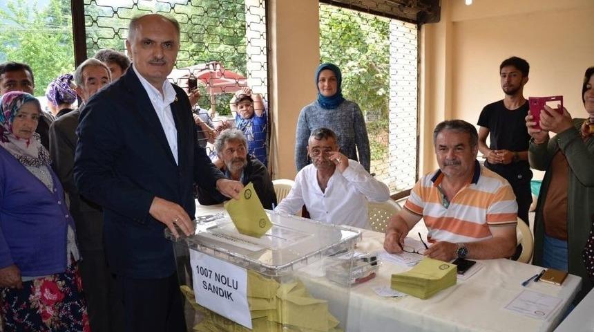 Ak Parti Giresun Milletvekilleri Cemal &Ouml;zt&uuml;rk Ve Sabri &Ouml;zt&uuml;rk Oylarını Kullandı