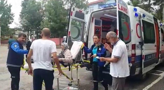 Yürüyemeyen Seçmenler Ambulansla Sandığa Getirildi