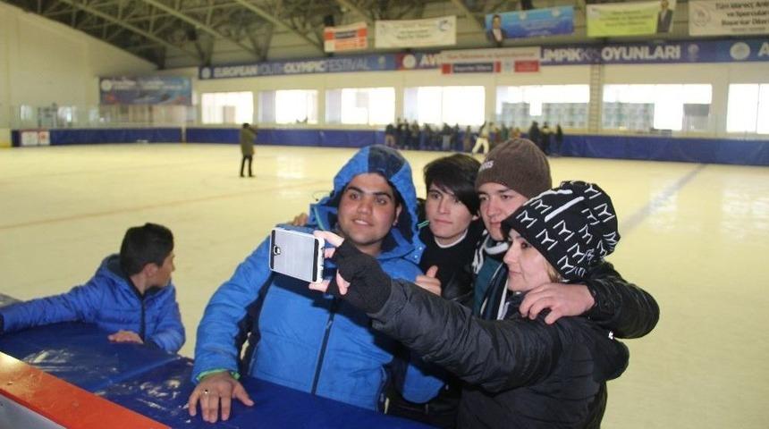 Sevgi Evleri &Ccedil;ocukları &lsquo;&rsquo;buzda Yeşeren Hayatlar&rsquo;&rsquo; Projesi İle Buz Pateni &Ouml;ğreniyor