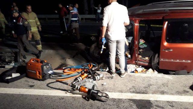 İzmir’de Katliam Gibi Kaza: 5 Ölü, 1 Ağır Yaralı