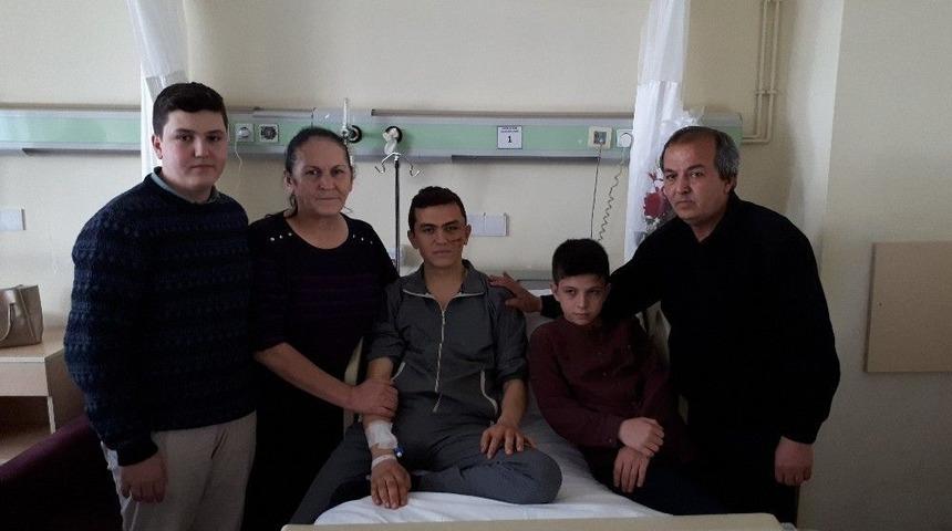 Silah Arkadaşıyla El Ele Tutuştuğu Fotoğrafla G&uuml;ndem Olan Mehmet&ccedil;ik, O Anları Anlattı