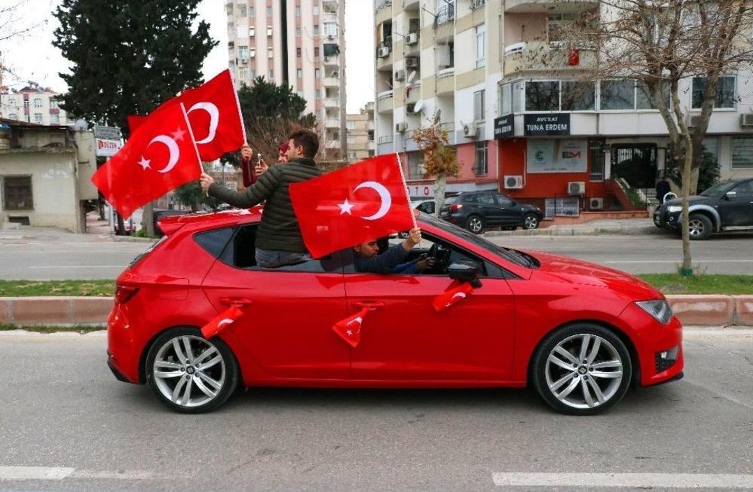 Mehmet&ccedil;iğe Destek Konvoyu