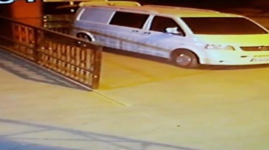 (&ouml;zel) Hırsızlar Minib&uuml;s&uuml; Soyarken Fark Edince Apar Topar Ka&ccedil;tı