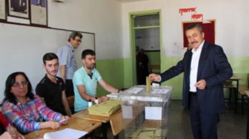 Belediye Başkanı Tutal, Oyunu Kullandı