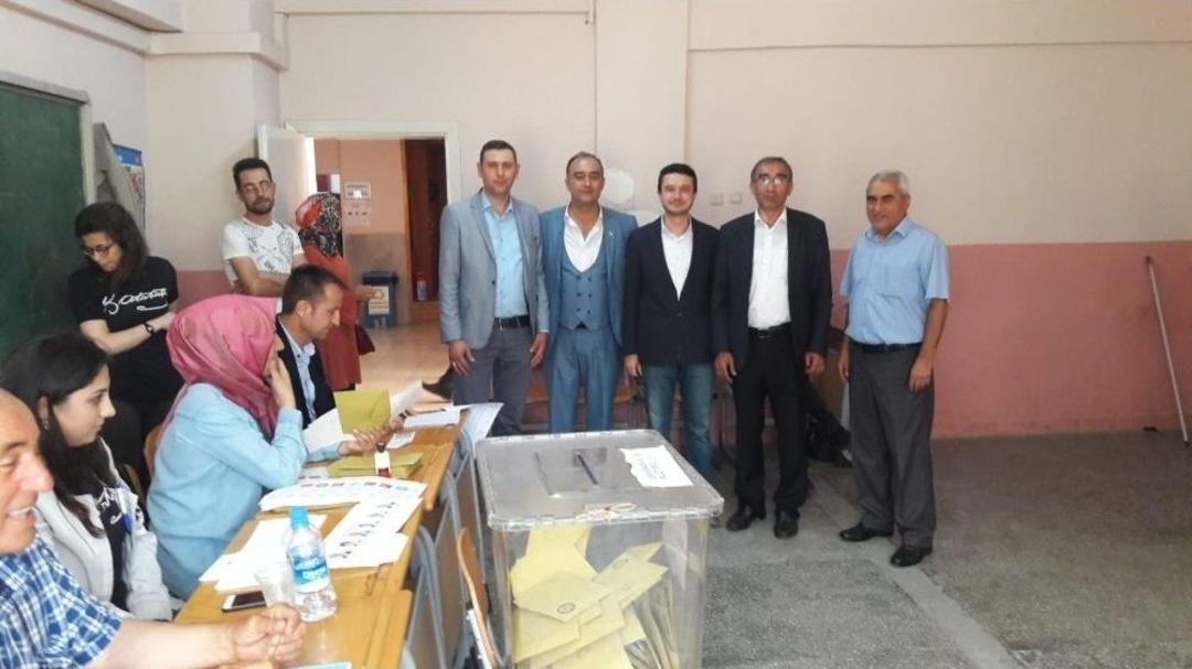 Parti Başkanları Oylarını Birlikte Kullandı