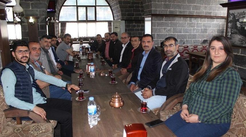 Sağlık-sen Gazetecilerle Sabah Kahvaltısın Da Bir Araya Geldi