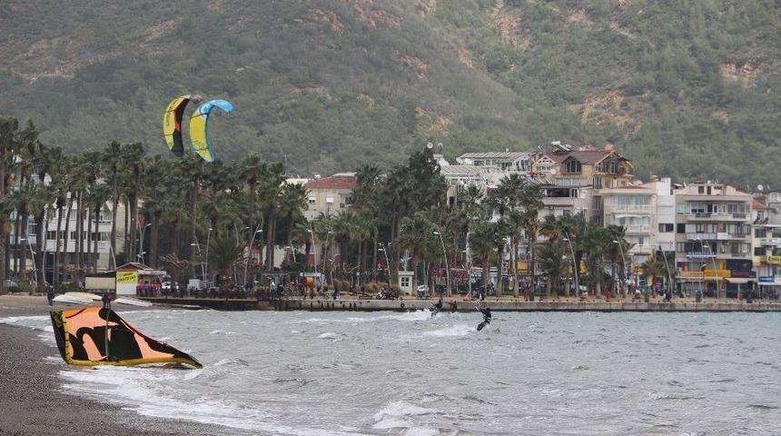 S&ouml;rf&ccedil;&uuml;ler R&uuml;zgarın Tadını &Ccedil;ıkardı