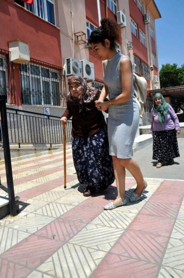 Başkan Alıcık Oyunu Ailesi İle Birlikte Kullandı