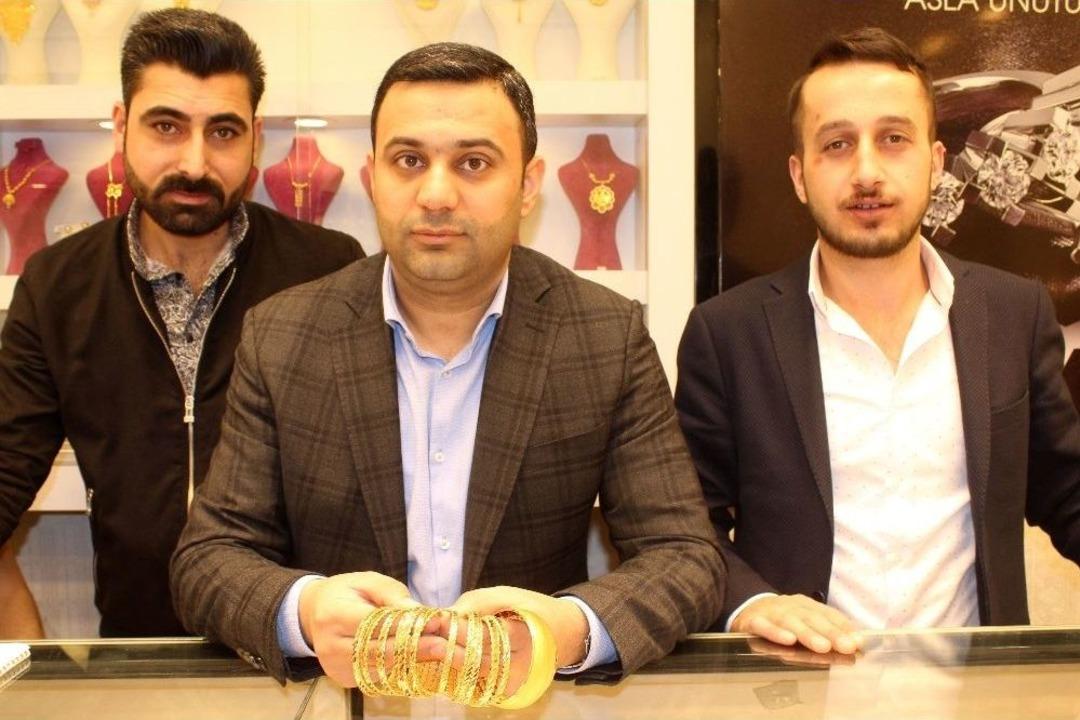 D&uuml;ğ&uuml;n Sezonu Vanlı Esnafın Y&uuml;z&uuml;n&uuml; G&uuml;ld&uuml;rd&uuml;