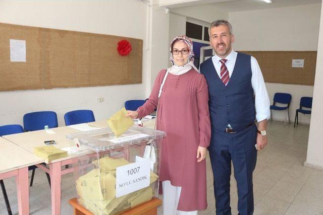 Başkan Güler, Annesi Ve Eşiyle Birlikte Oy Kullandı