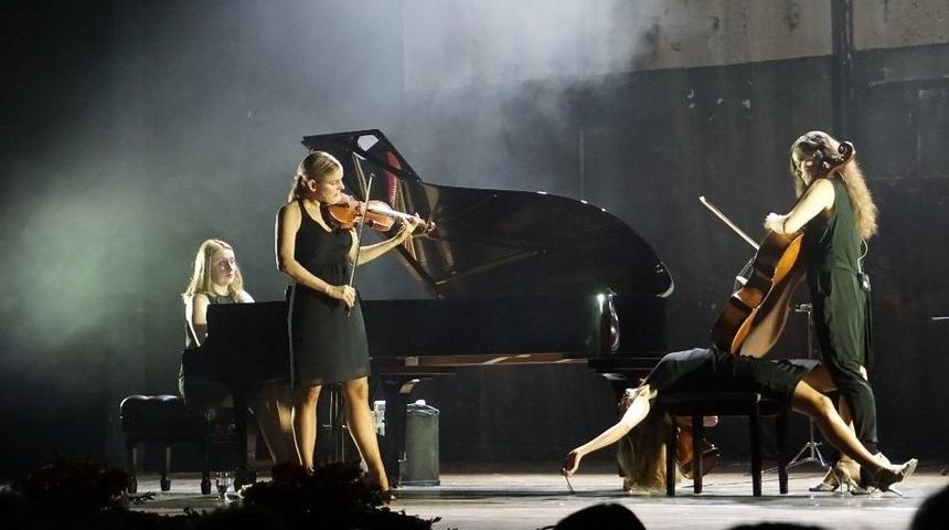 Mersin&rsquo;de &rsquo;salut Salon Quartet&rsquo; R&uuml;zgarı