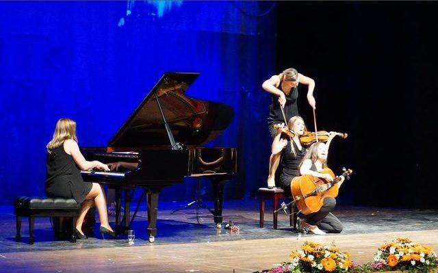 Mersin’de ’salut Salon Quartet’ Rüzgarı