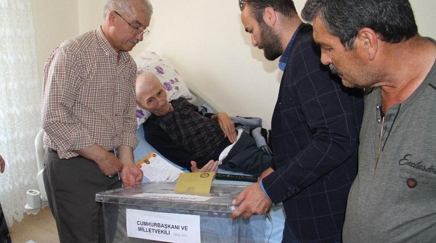 Seyyar Sandıkta Oylarını Kullandılar