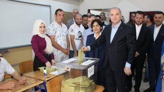 Bakan Özlü, Oyunu Düzce’de Kullandı