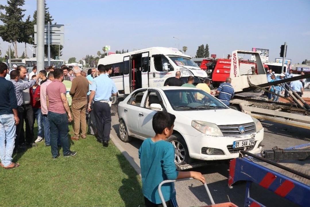 Adana&rsquo;da Zincirleme Trafik Kazası: 16 Yaralı