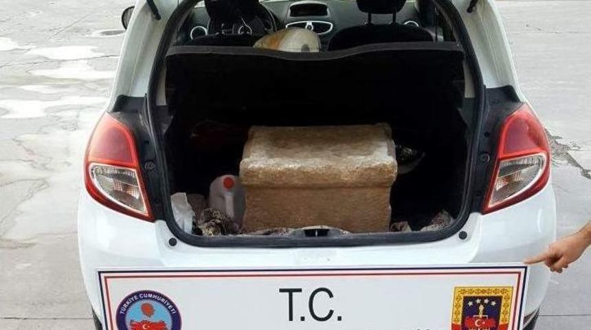 Tarihi Lahdi Aracın Bagajında Taşırken Yakalandılar