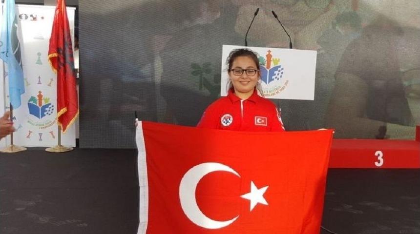 Gkv&rsquo;li Dila Baloğlu Satran&ccedil;ta D&uuml;nya İkincisi