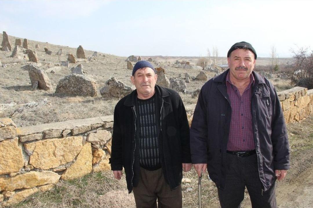 Esrarengiz Taşlar Dikkat &Ccedil;ekiyor