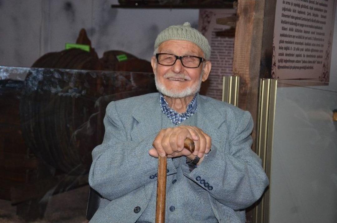 47 Yıl Tek G&ouml;z&uuml;yle Demir Ustalığı Yaptı