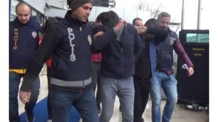 Araba Hırsızları Yakayı Ele Verdi