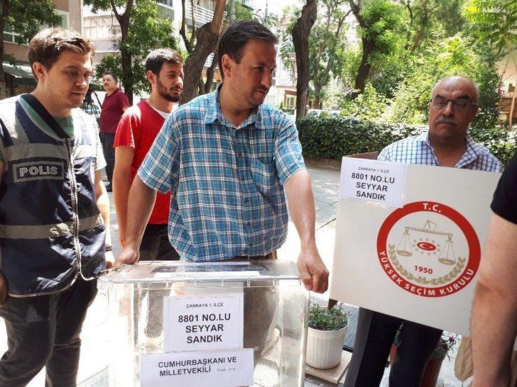 Tam 26 Yıl Sonra ‘seyyar Sandık’ Sayesinde Oy Kullandı G3