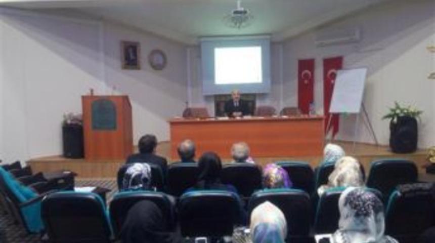 Sevgi Evlerinde G&ouml;revli Personellere Eğitim