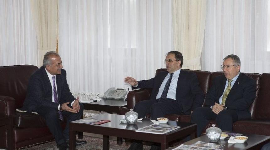 Rekt&ouml;r &Ccedil;omaklı: &ldquo;dag, T&uuml;rkiye&rsquo;nin Uzay Bilimleri A&ccedil;ısından D&uuml;nyaya A&ccedil;ılan Kapısı Olacak&rdquo;