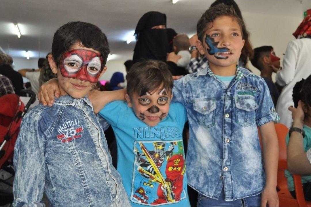 D&uuml;nya &Ccedil;ocukları İ&ccedil;in El Ele Olma Vakti