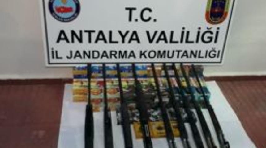 Operasyon Yapılan Bakkaldan Cephanelik &Ccedil;ıktı