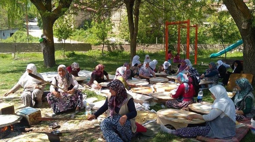 K&ouml;yl&uuml; Kadınlardan G&ouml;zleme Hayrı Ve Yağmur Duası