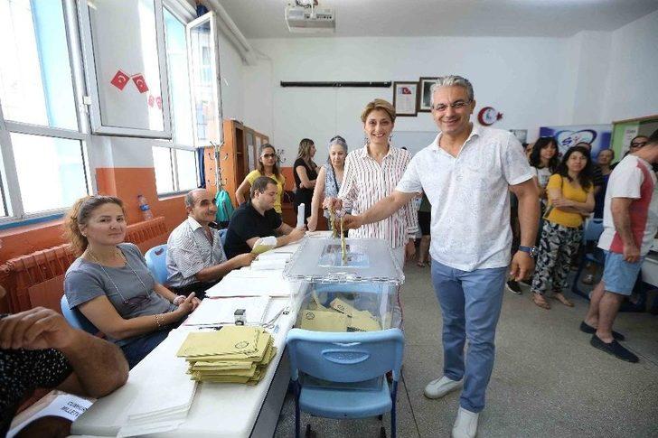 İzmir’de Belediye Başkanları Oylarını Kullandı G1