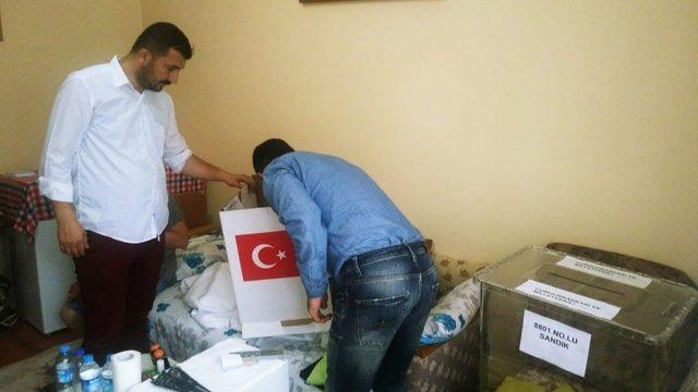 Alaplı’da 5 Engelli Ve Hasta Seyyar Sandıkla Evinde Oy Kullandı