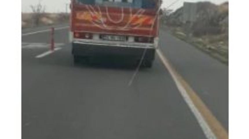 (&ouml;zel Haber) Kasasından Taşan Reklam Tabelası İle Yol Aldı