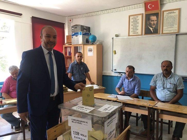 Isparta Protokolü Ve Siyasiler Oylarını Kullandı G4