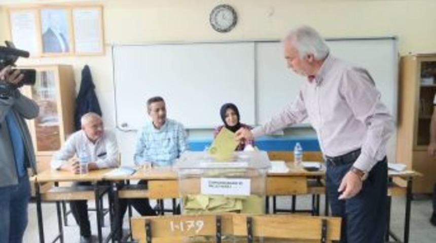 Başkan Kamil Sara&ccedil;oğlu Oyunu Kullandı