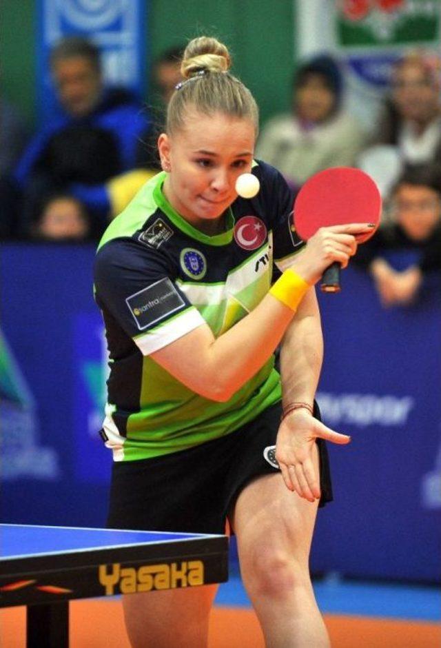 B&uuml;y&uuml;kşehir Yarı Finalde 1