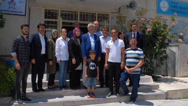 Burdur’da Başkan Ve Milletvekili Ailesiyle Birlikte Oy Kullandı