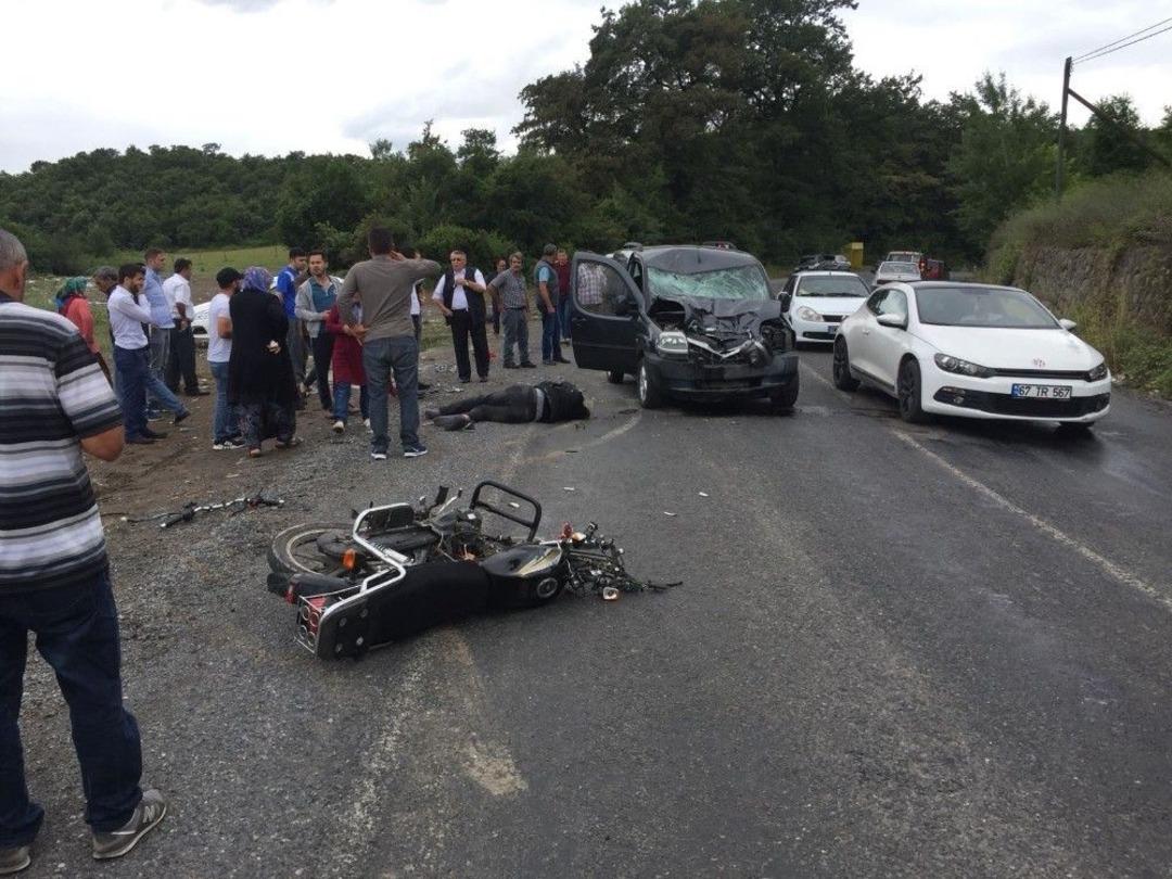 Motosiklet Kamyonetle &Ccedil;arpıştı: 2 Yaralı