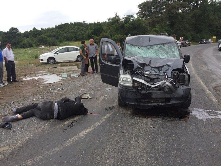 Motosiklet Kamyonetle Çarpıştı: 2 Yaralı G5