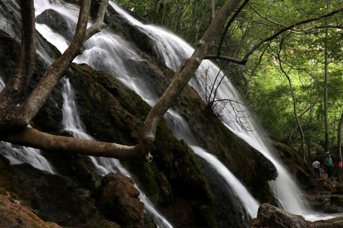 Obruk Şelalesi Ziyaret&ccedil;ilerini B&uuml;y&uuml;l&uuml;yor