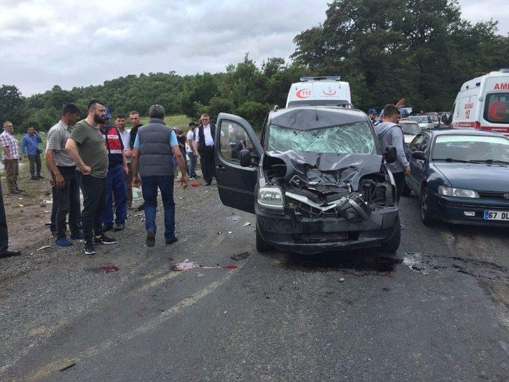 Motosiklet Kamyonetle Çarpıştı: 2 Yaralı G4