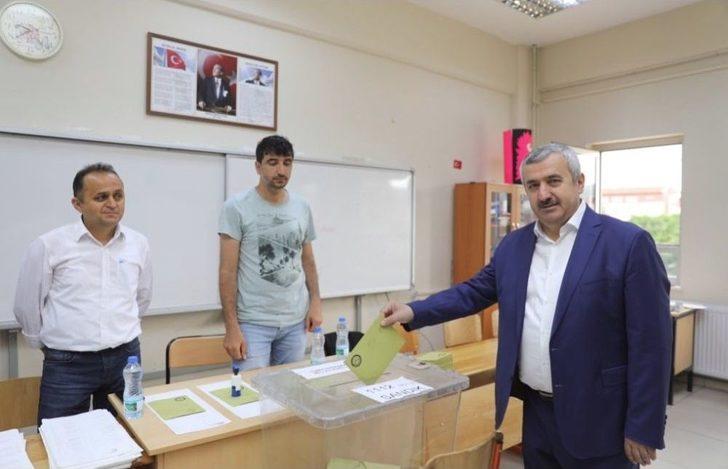 Belediye Başkanları Oylarını Kullandı G4