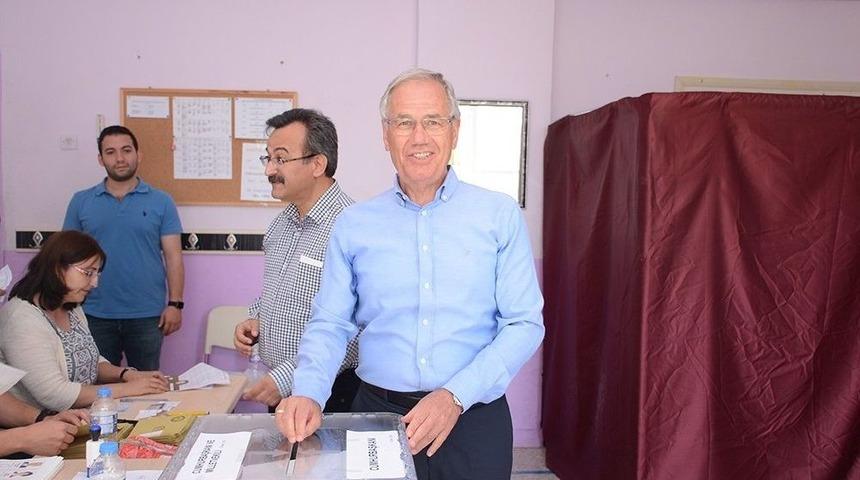 Dinar Belediye Başkanı Saffet Acar, Oyunu Kullandı