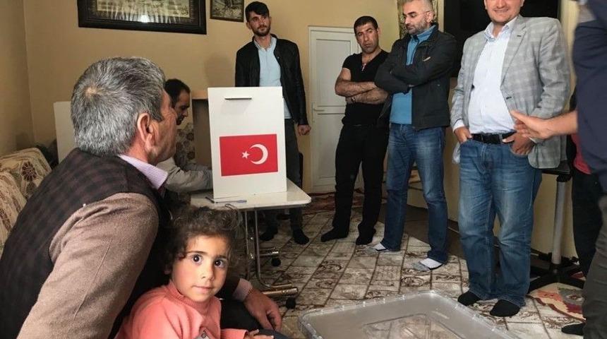 Hastalar &rsquo;seyyar Sandık&rsquo; Uygulamasından Memnun Kaldı