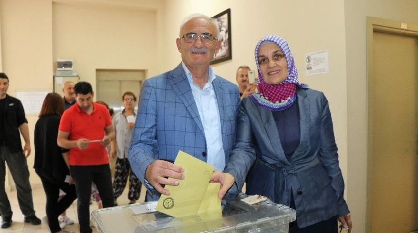 Milletvekili Adayı Yılmaz Oyunu Kullandı