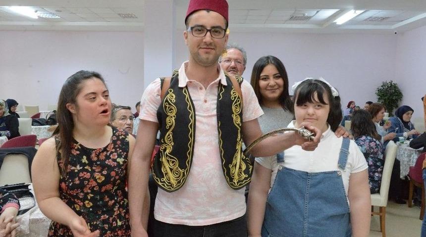 Kuşcağız Aile Yaşam Merkezi&rsquo;nden Zihinsel Engelli Ve Yaşlılara Sıra Gecesi