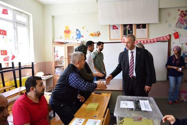 Niğde’de Ak Partililer Oylarını Kullandı