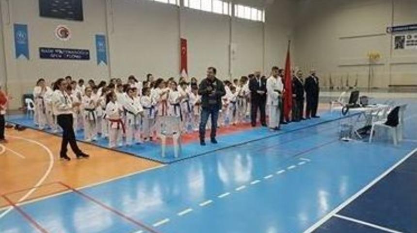 &Ccedil;anakkale&rsquo;de Okullar Arası Karate İl Şampiyonası Ve Anadolu Yıldızları Ligi Se&ccedil;meleri